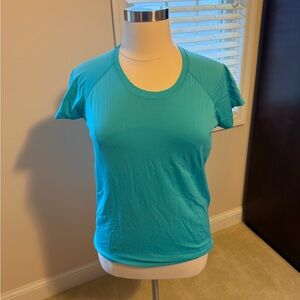 Swiftly Tech Short-Sleeve Shirt 2.0
Hip Length